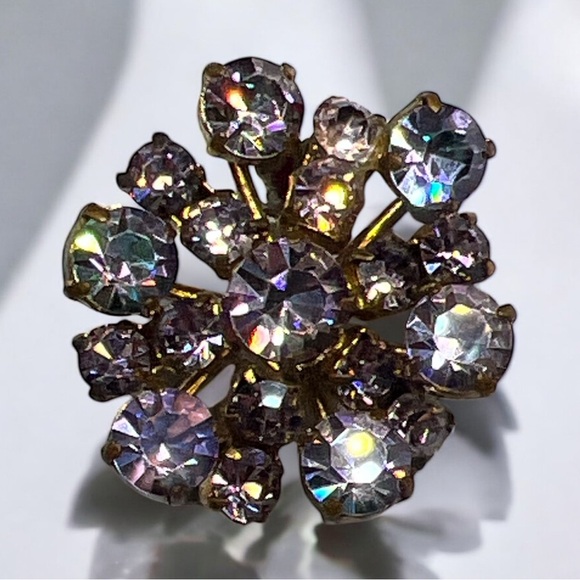 Jewelry - vintage lavender Made In Austria rhinestone brooch.